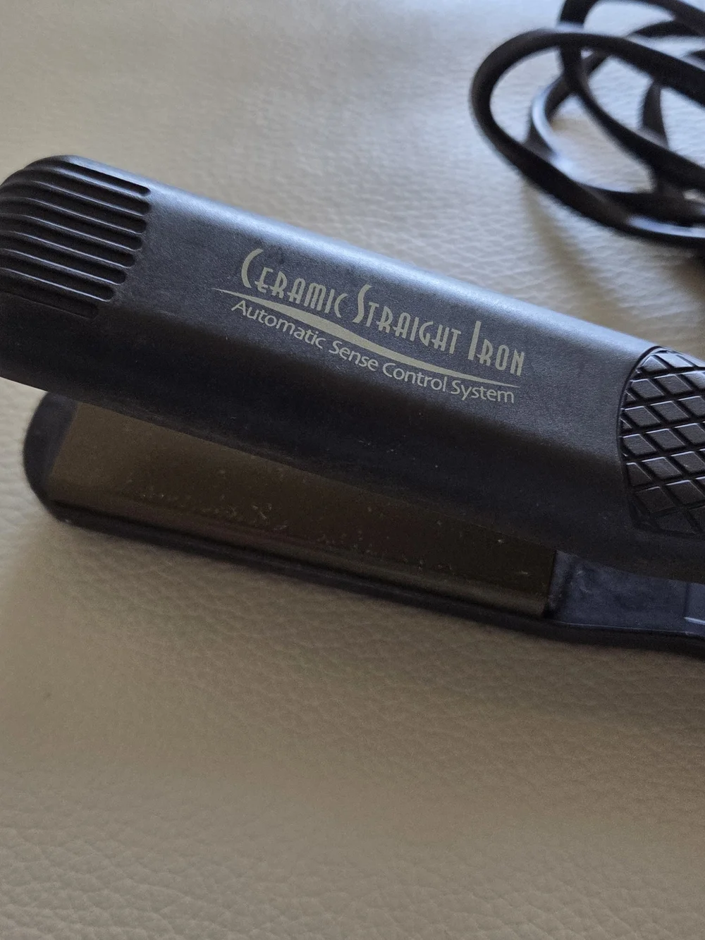Professional Black Hair Straightener Flat Iron — Sleek Styling